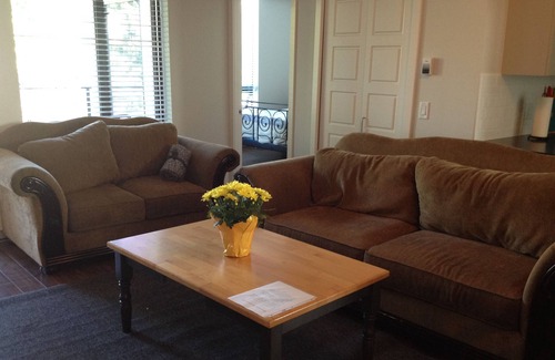 Lower Lonsdale Apartment | Executive 2 Bedroom/ 2 Bathroom Lower Londale North Vancouver