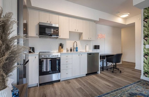 Kitchener Apartment | Executive 2BD+Wifi+Parking+EV (Gym & Pool soon!)