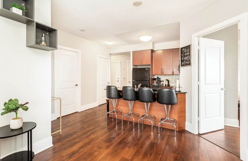 Downtown Mississauga Condo | Executive 2BR/2BA Condo + Lakeview