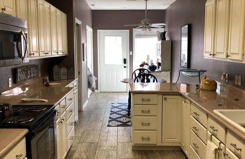 Midland House | Executive 3 bedroom townhouse. Close to sports complex/Chevron/OXY/EOG
