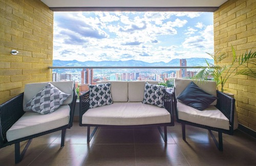 Buenos Aires Apartment | Executive 4-Bedroom Apartment in El Poblado w/Epic Views, Modern Building