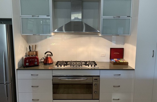Pokolbin House | Executive 4-bedroom golf course holiday home