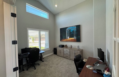 West Jordan House | Executive 4-bedroom house in West Jordan with hot tub - Mountains & ski resorts