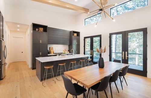 Grand Bend Villa | Executive 5 BED Luxury Beach House-BEACH O' PINES, Grand Bend