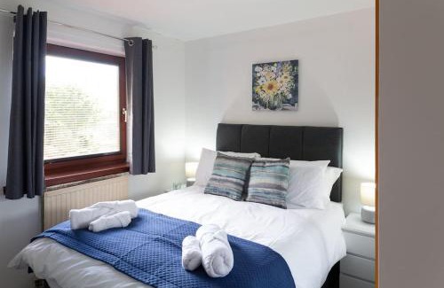 Inverkeithing Apartment | Executive Apartment By Inverkeithing Train Station