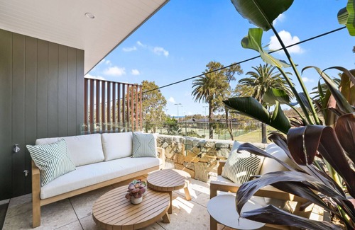 Collaroy Apartment | Executive apartment next to Long Reef Golf Course close to Beaches