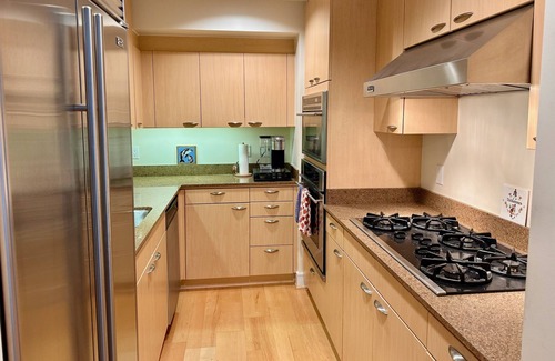 Downtown San Diego Condo | Executive bay view downtown Condo close to Convention Petco Park & Gaslamp