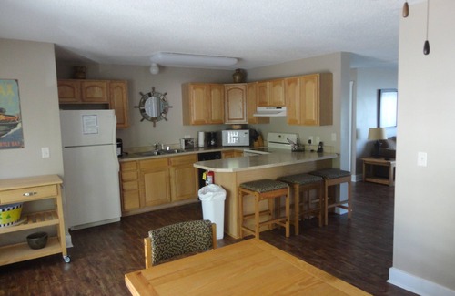 Grand Rivers Condo | Executive bedroom Yacht Condo