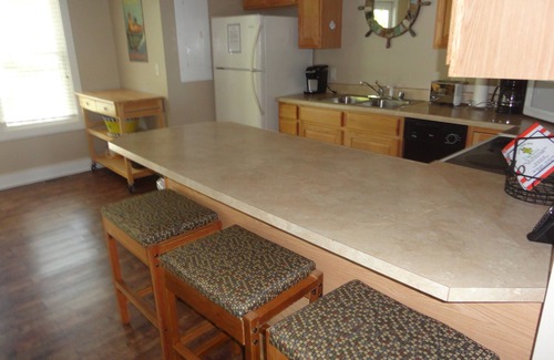 Grand Rivers Condo | Executive bedroom Yacht Condo