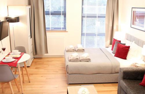Sydenham Apartment | Executive Bright and Airy Studio Apartment in Sydenham
