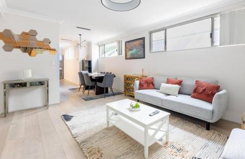 Perth House | Executive CBD Perth House 4BR 3BA 2Pk SLEEP 8!