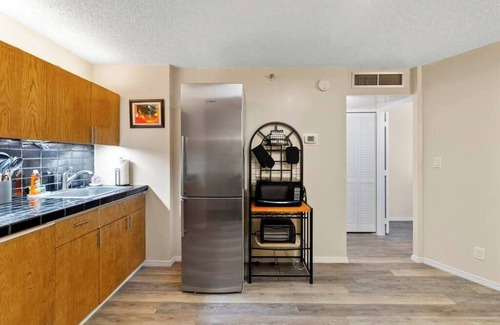 Downtown Honolulu Condo | Executive Center 1BR Condo in Honolulu W/Parking