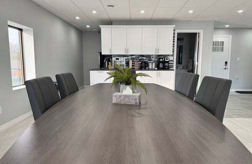 East Windsor Condo | Executive Condo. 3BR, King Bed w/Ensuite