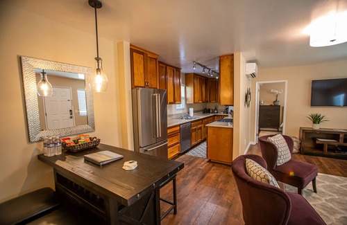 Pacific Beach House | Executive Duplex Pacific Beach w/AC