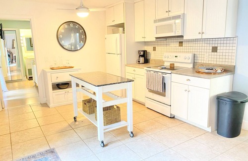 St. Simons Island House | Executive Golf Villa awaiting your arrival! Five min walk to Sea Palms Golf Club