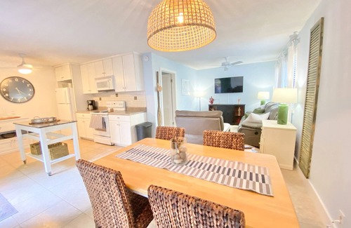 St. Simons Island House | Executive Golf Villa awaiting your arrival! Five min walk to Sea Palms Golf Club