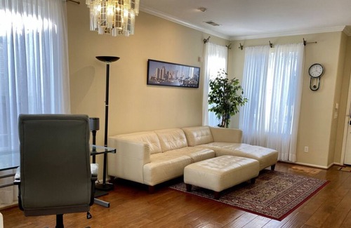 Goleta House | Executive Home, Walk To The Beach