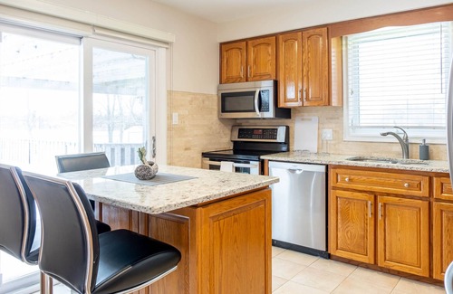 Waterloo House | EXECUTIVE HOME WITH POOL IN WATERLOO