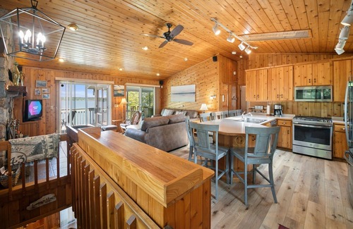 Markville Cabin | Executive Lake Home on Premier Lake w Game Room & Sauna–Ultimate Retreat Awaits!
