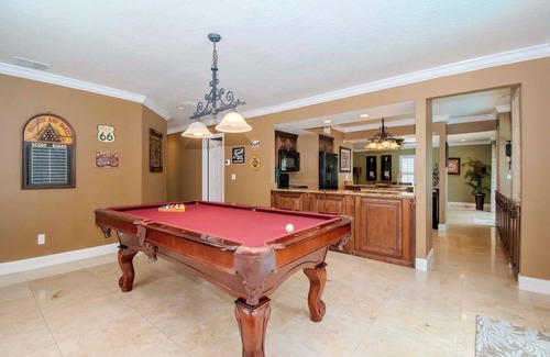 Lake Tarpon Estates House | EXECUTIVE LAKEHOME 5BR Screened Pool Home, 2 Kitchens to entertain, 2 laundrys