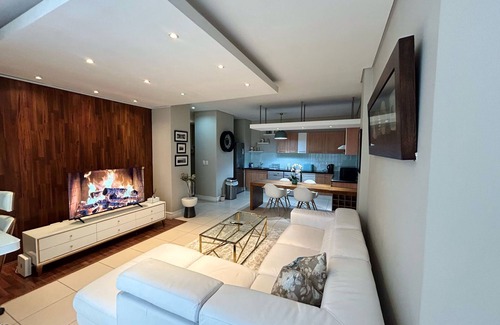 Kew Apartment | Executive Luxury 2 Bedroom Apartment