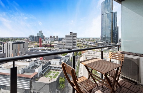 Southbank Apartment | Executive Melbourne Getaway with City Views