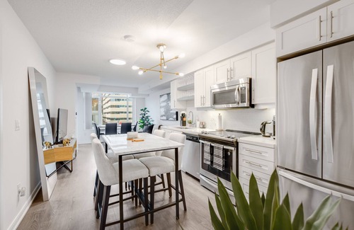 Fashion District Apartment | Executive Monthly 2BR/2Bath Luxury Condo - Downtown Toronto