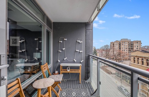 Fashion District Apartment | Executive Monthly 2BR/2Bath Luxury Condo - Downtown Toronto