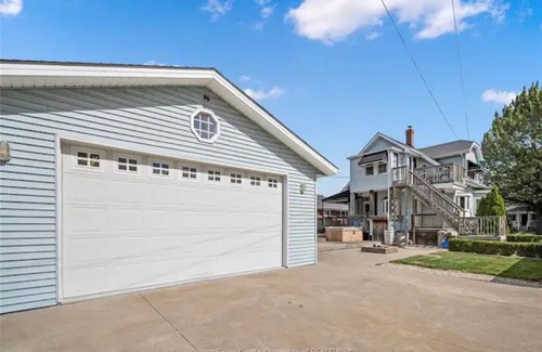 Tecumseh House | Executive One-Bedroom Upper Unit