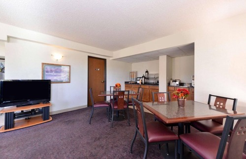 Elk City Hotel | Executive Plus Inn & Suites