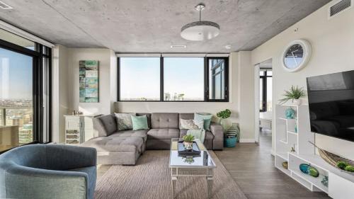 Connaught House | Executive Sky LUX - 2 BD 2BA Views Pool Patio & Gym
