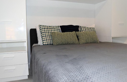 Melbourne Central Business District Apartment | Executive stay Little Collins street