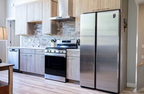 Houston House | Executive Stay Near the Highway