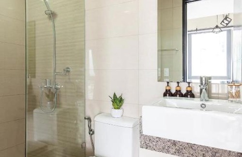 Bagumbayan Apartment | Executive Studio w Pool, Sauna, Gym & More!