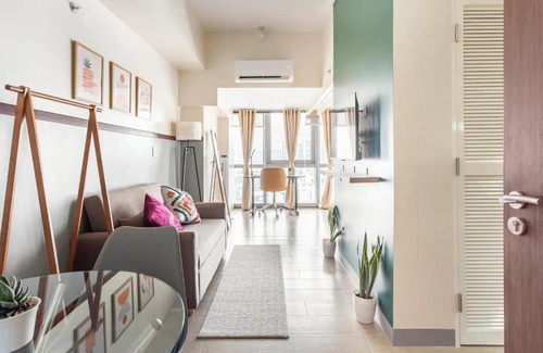 Bagumbayan Apartment | Executive Studio w Pool, Sauna, Gym & More!