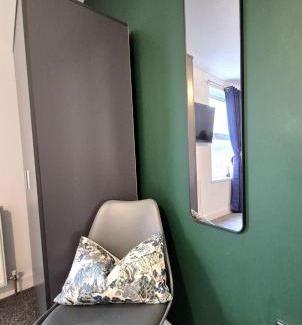 Derby Apartment | Executive Studio with Desk & Quiet Ambience # 4