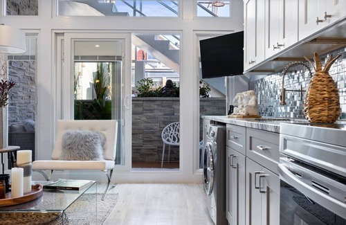 Windsor Apartment | Executive Style, Full amenteties, Close to all DT Entertainment