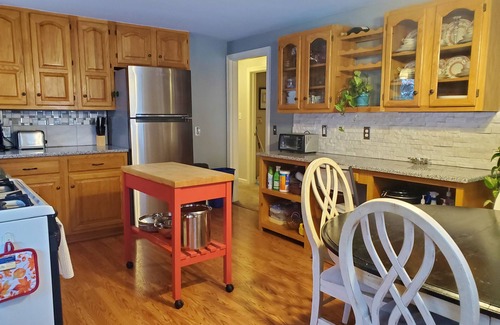 East Aurora Apartment | Executive Style Private Upper Apartment Walk to Village Amenites