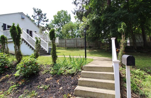 East Aurora Apartment | Executive Style Private Upper Apartment Walk to Village Amenites