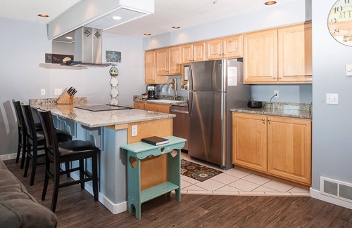 Lincoln City Condo | Executive Suite Condo with wide views of Siletz Bay in the Taft District