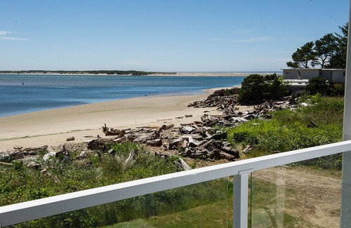 Lincoln City Condo | Executive Suite Condo with wide views of Siletz Bay in the Taft District