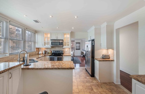 Forest Hill South House | Executive Suite in Forest Hill, Toronto