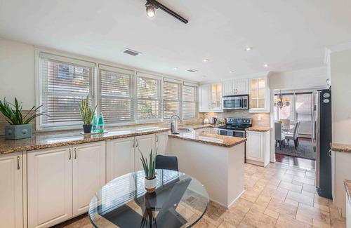 Forest Hill South House | Executive Suite in Forest Hill, Toronto