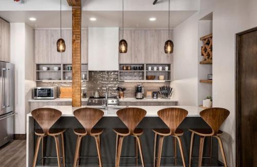 Downtown Spokane Apartment | Executive Suite with King Bed and Fast Wi-Fi