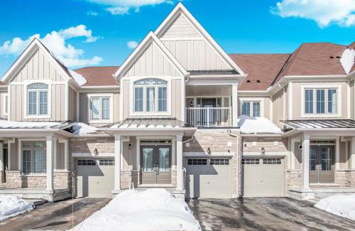 The Blue Mountains House | Executive Town Home-Mountain View-Historic Snowbridge Village, Walking Distance to the Resort