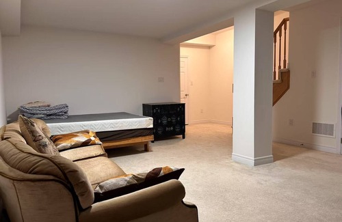 West Oak Trails House | Executive townhouse next to popular provincial park, 10 minutes walk