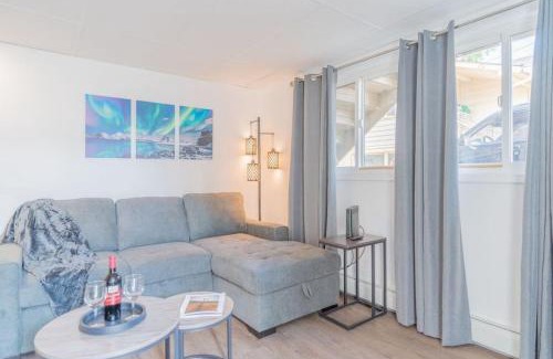 Fairbanks Apartment | Executive Work Space With Modern Charm