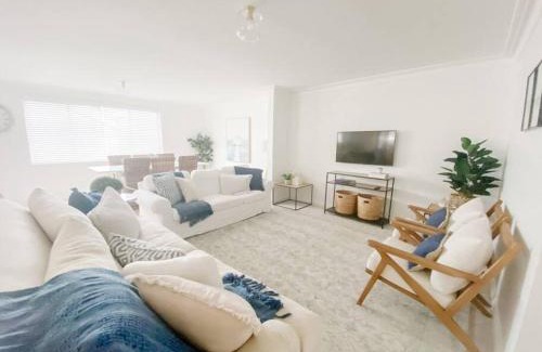 Terrigal Villa | Exhale Terrigal, Stylish & Spacious, 150M to beach