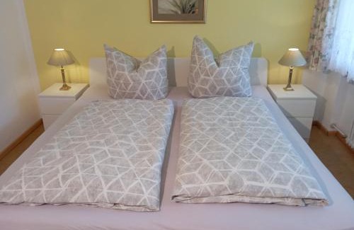 Allmannsdorf Apartment | Exklusive Lage - Wohnung mit schönem Garten - Hämmerle Yellow