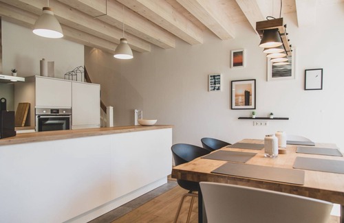 Upleward Apartment | Exklusive Maisonette Ferienwohnung "aafke" im Gulfhof mit Sauna und Wunderschönen Obstgarten -